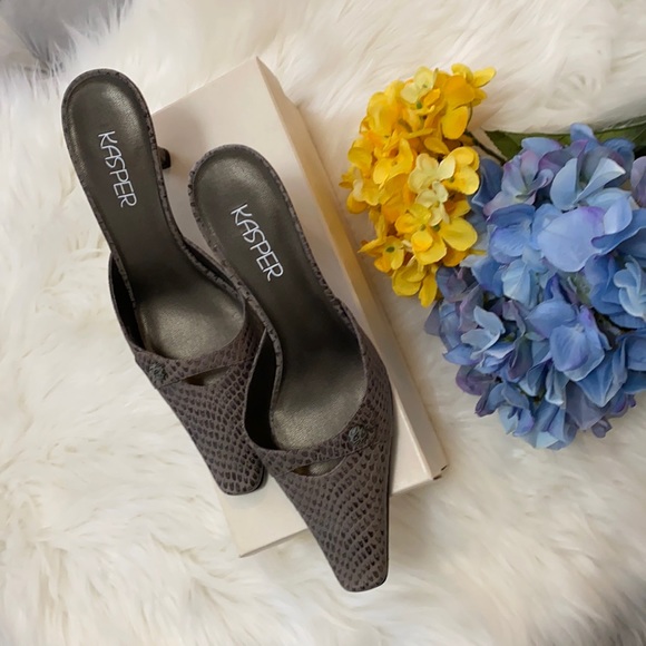 NEW! Gray Kitten Heel Snakeskin Mules Size 6 - Picture 3 of 4